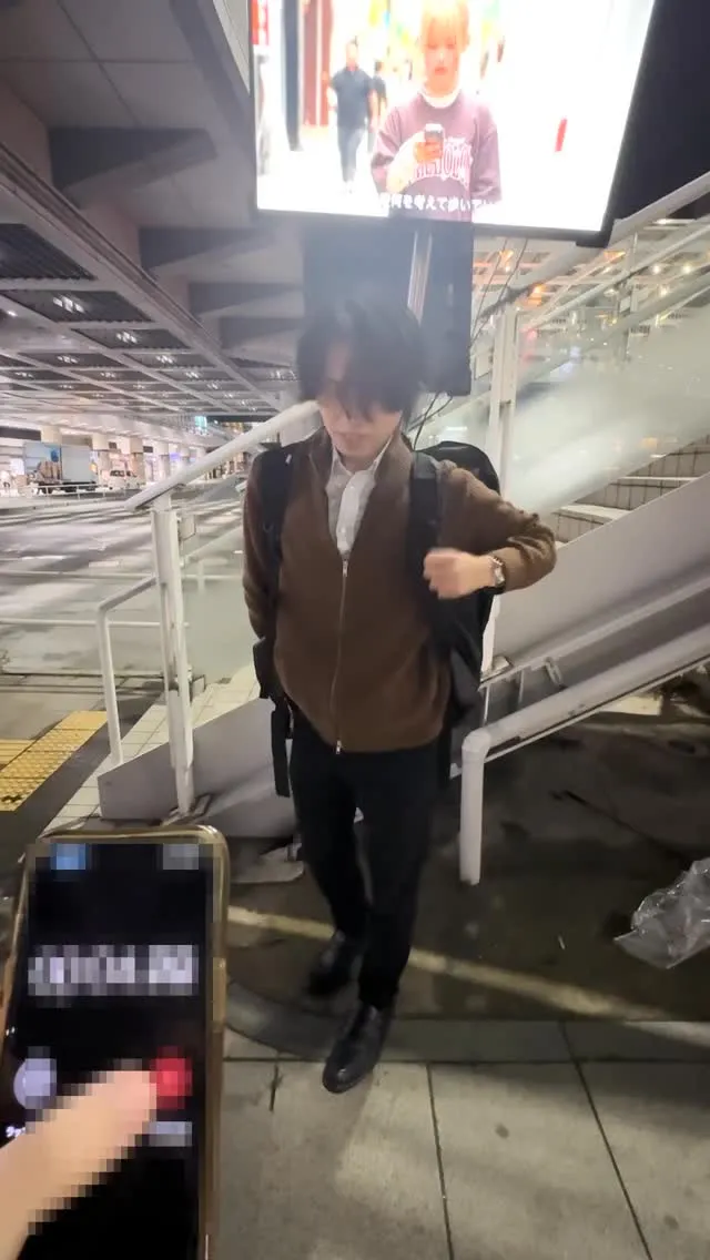 立ち止まる人がいた。